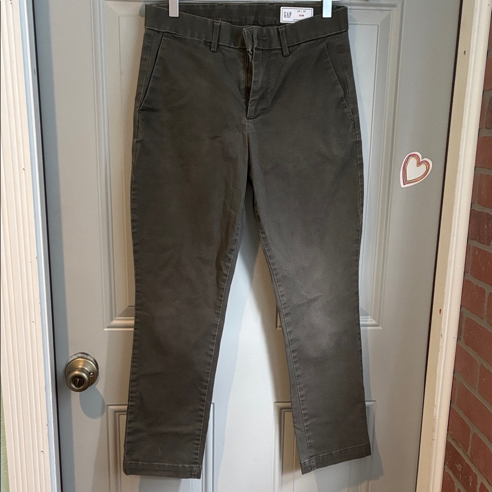 GAP Men's Khaki Chinos in Olive